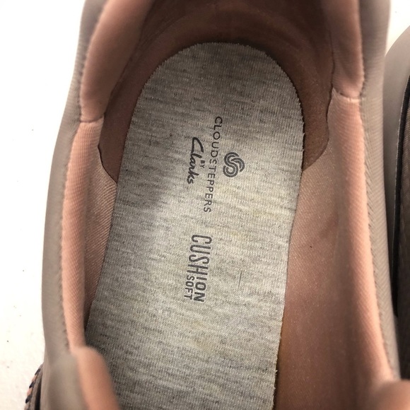 Clarks Cloudsteppers Women's Tan Slip-On Sneakers Beaded Front - Picture 5 of 5